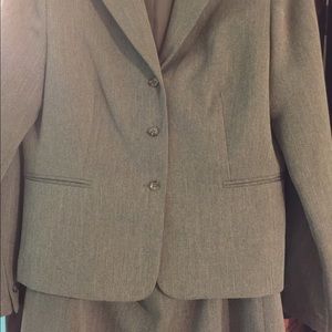 Open to Offers Woman’s Skirt Suit 🍃 ~